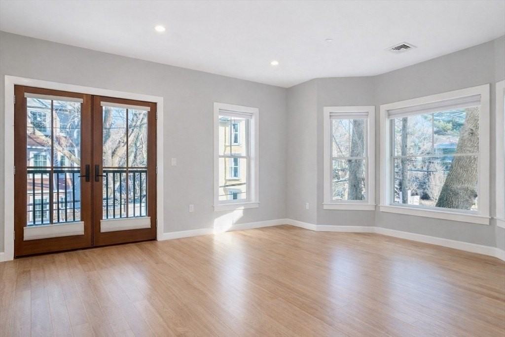 99 Williams St - Photo 4 of 24