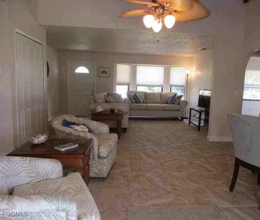 1510 Se 11th Pl - Photo 4 of 23