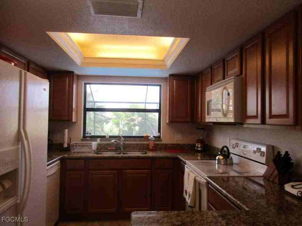 1510 Se 11th Pl - Photo 5 of 23