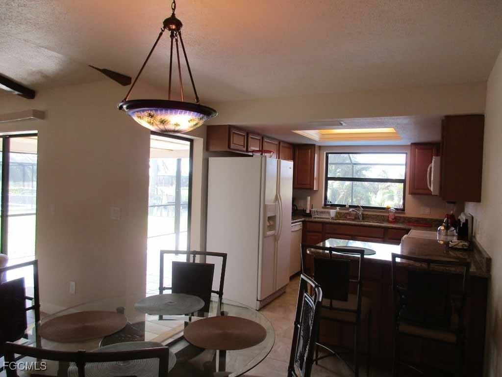 1510 Se 11th Pl - Photo 6 of 23