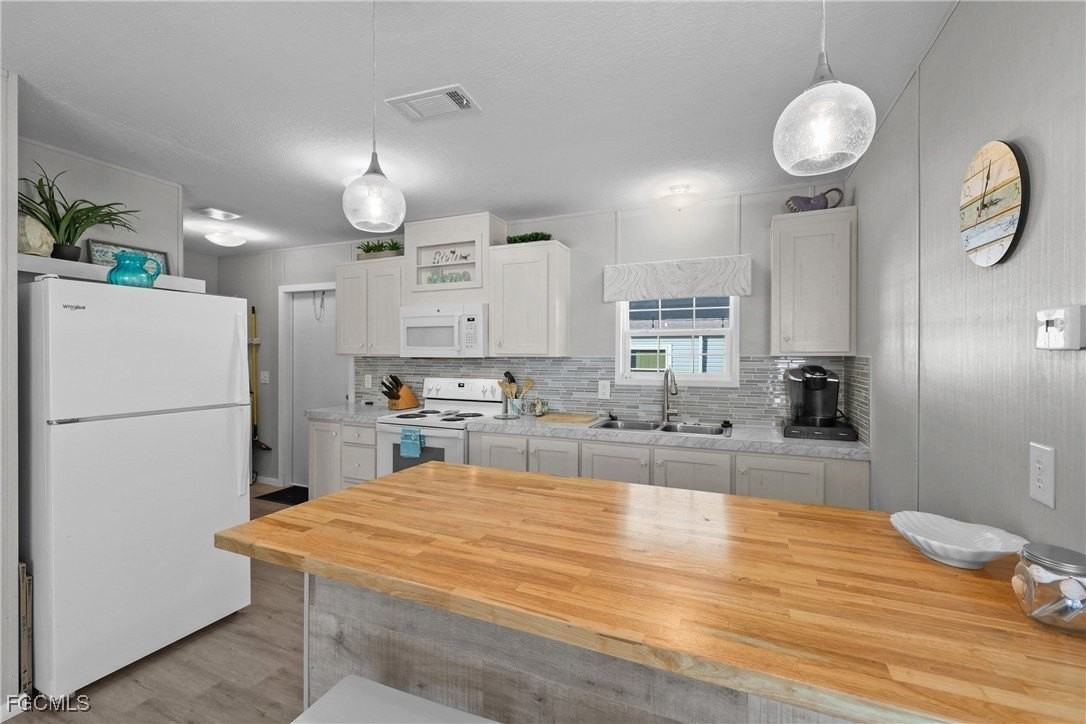 1747 Beverly Dr - Photo 5 of 31