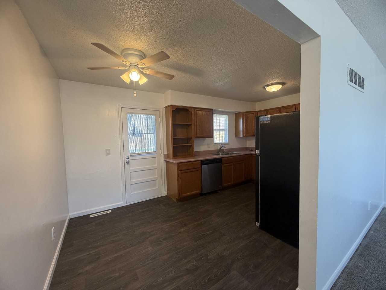 1112 Olive St #1 - Photo 7 of 30