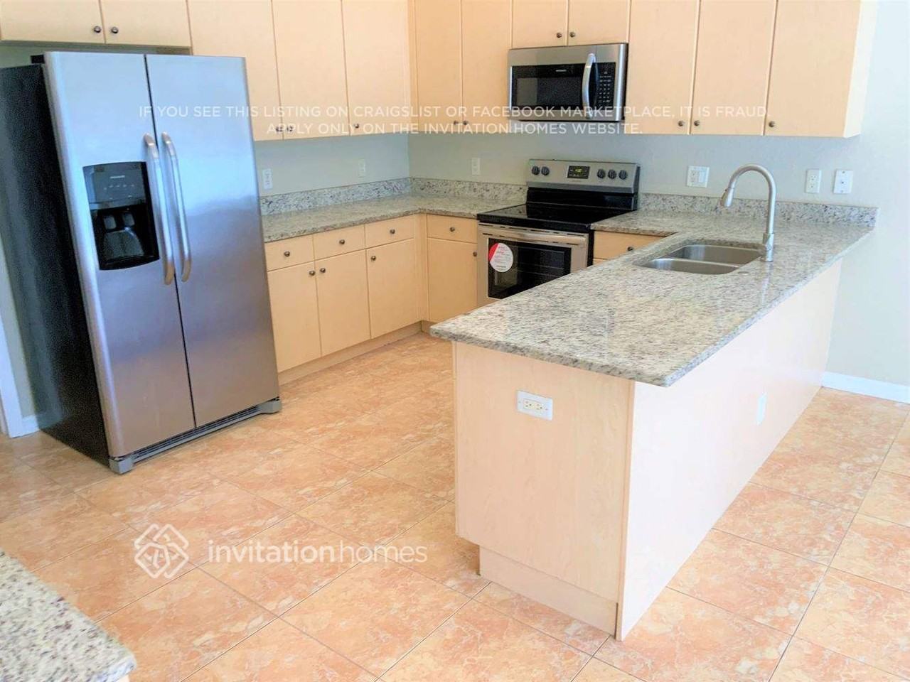 8444 S Lake Forest Dr - Photo 4 of 12