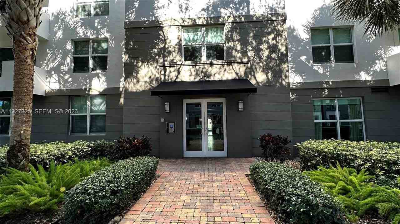 2401 Ne 65th St #606 - Photo 4 of 38