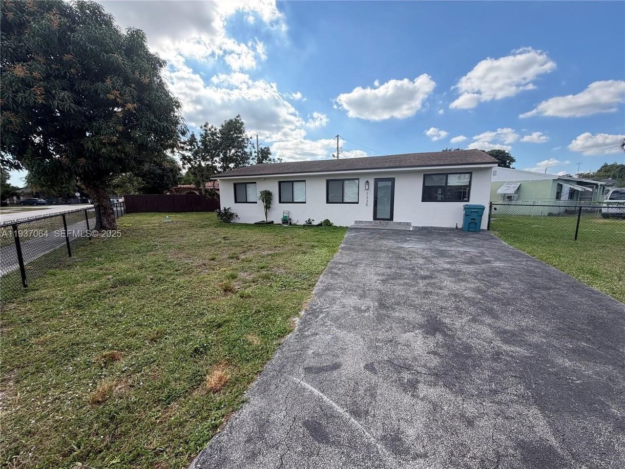 7330 Sw 11th St #7330 - Photo 3 of 25