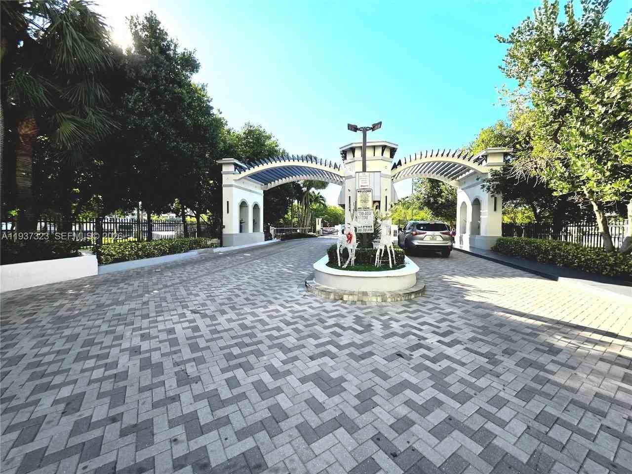 310 Poinciana Dr #802 - Photo 3 of 43