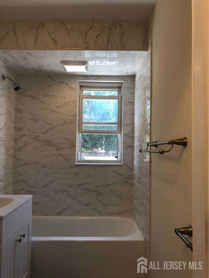 148 Main St - Photo 5 of 11