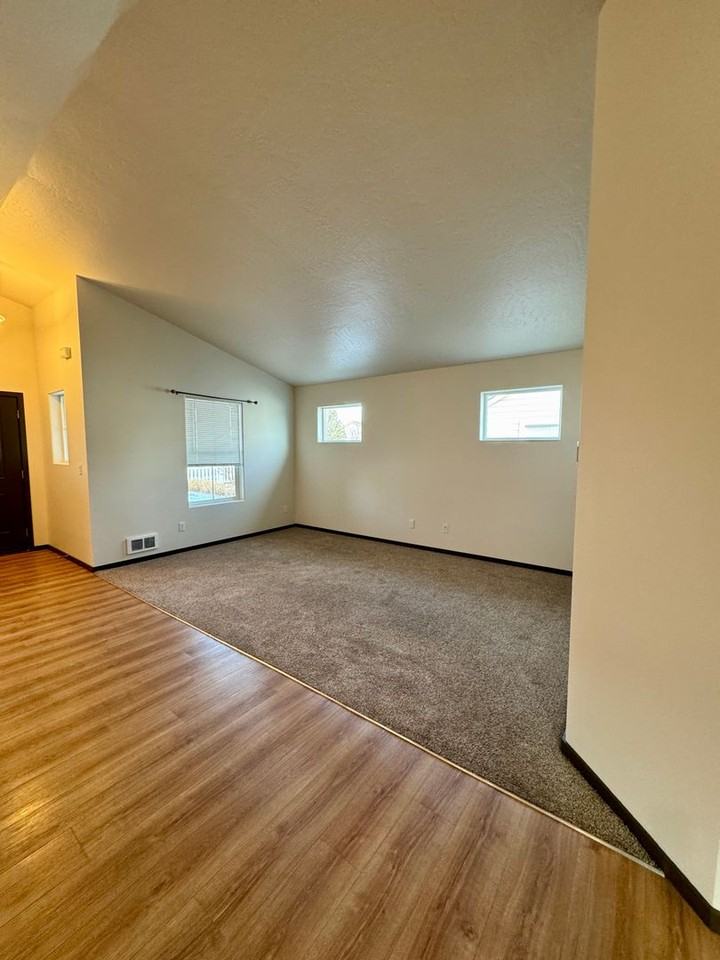 6636 N Descartes Dr - Photo 4 of 16