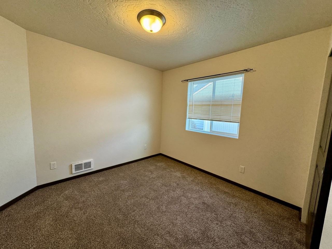 6636 N Descartes Dr - Photo 7 of 16