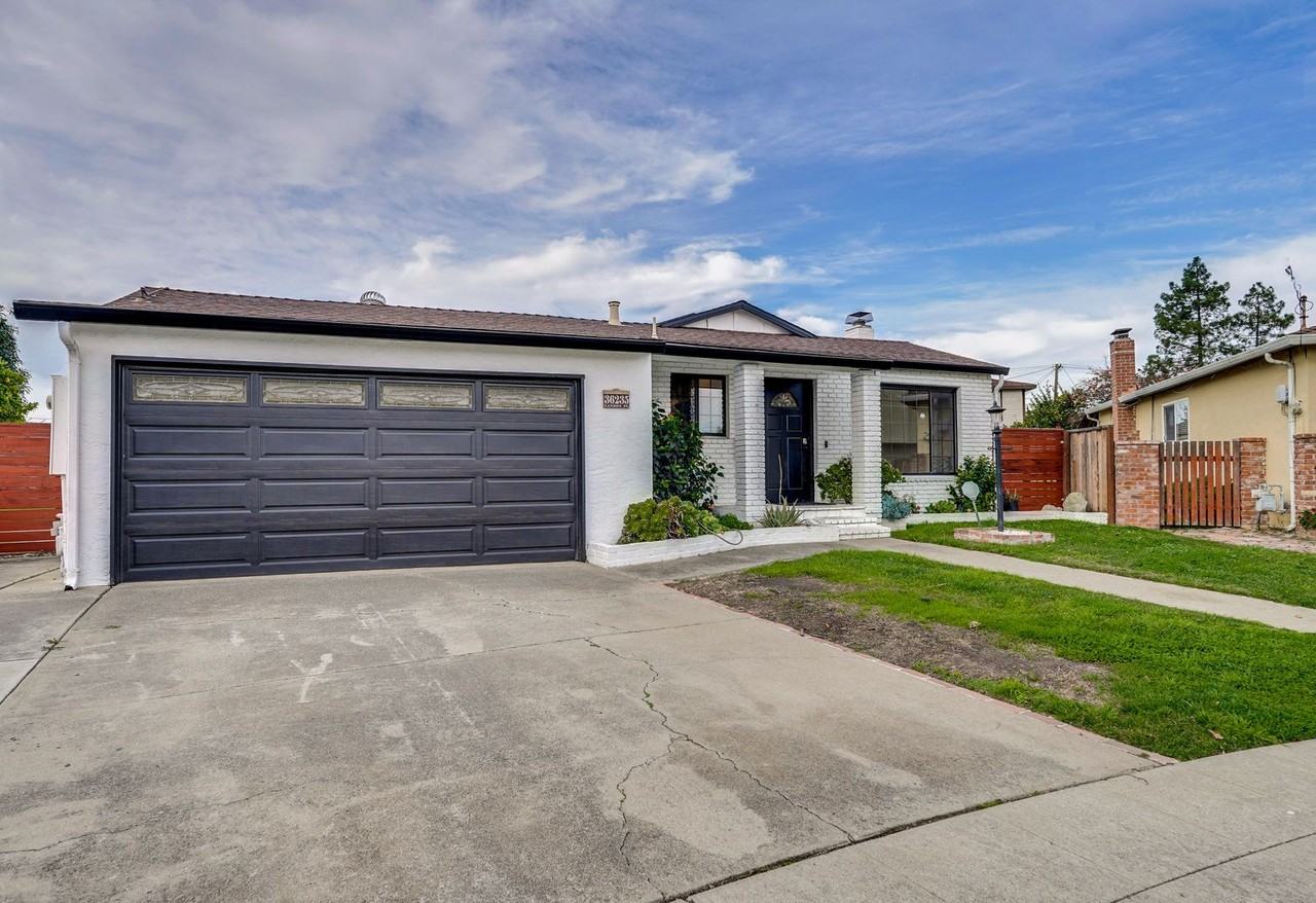 36235 Landes Pl - Photo 2 of 50