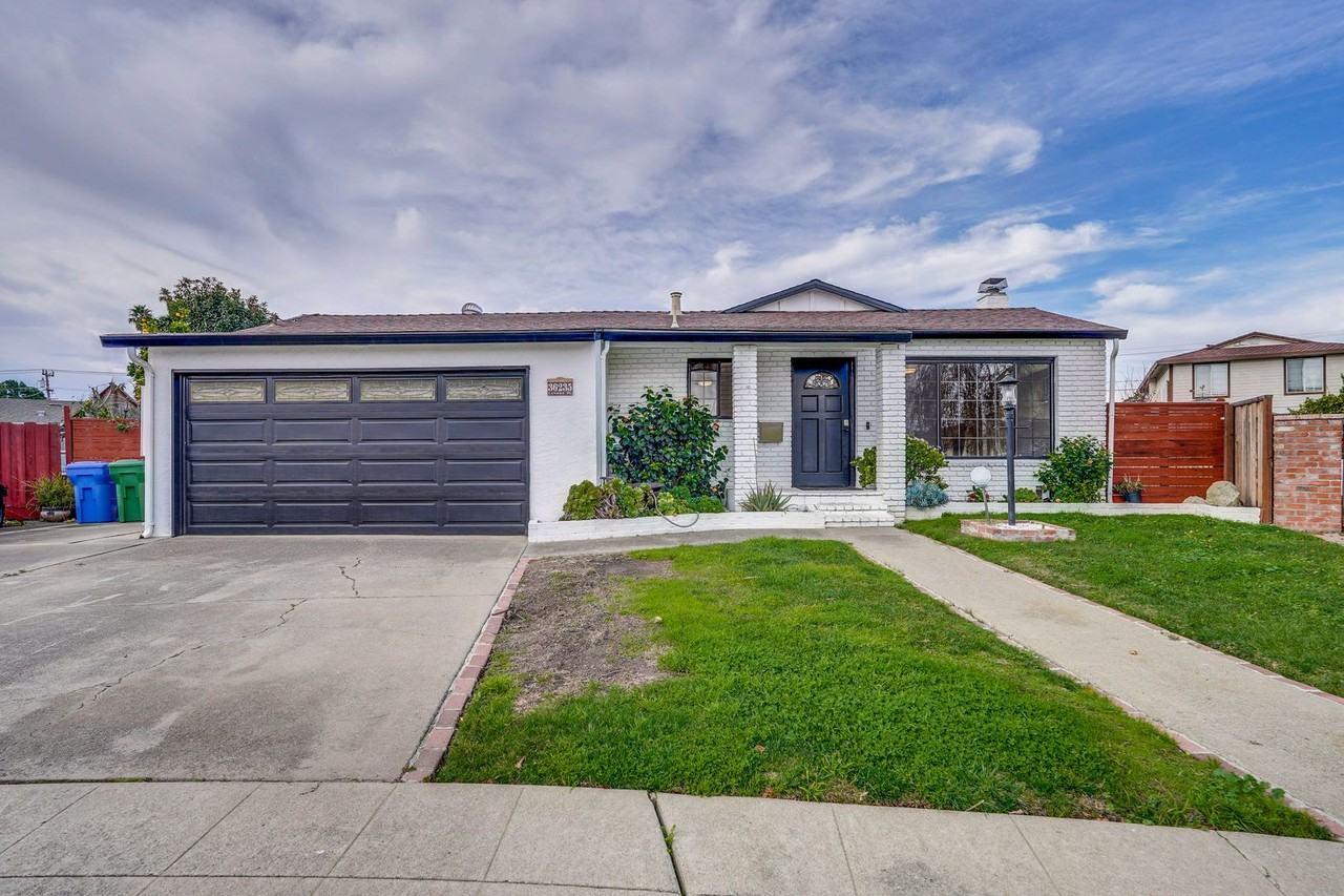 36235 Landes Pl - Photo 3 of 50