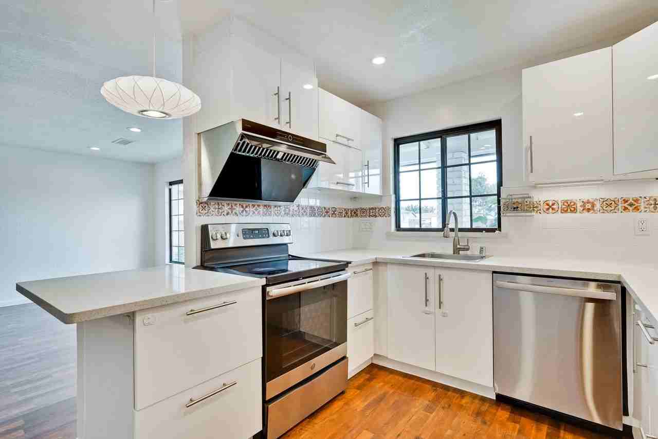 36235 Landes Pl - Photo 5 of 50