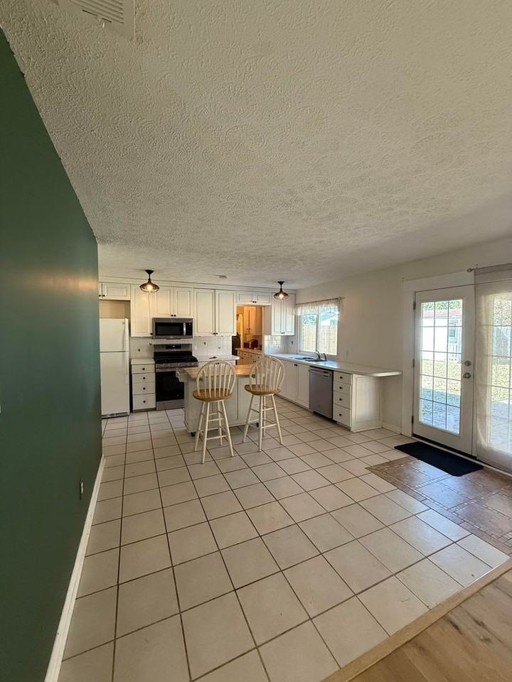 24 Canterbury Cir - Photo 2 of 20