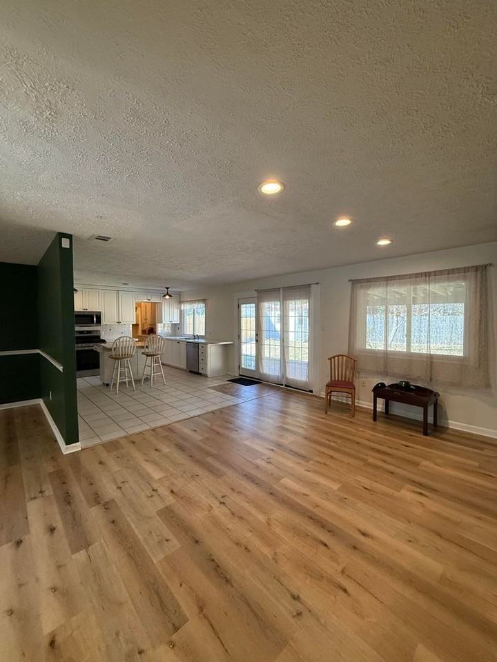 24 Canterbury Cir - Photo 6 of 20