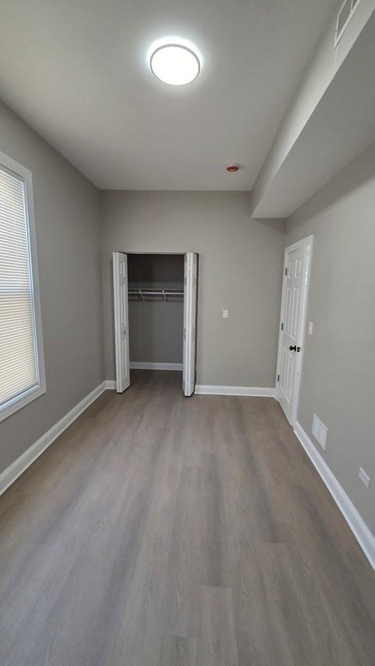 3049 N Avers Ave Apt 2 #2 - Photo 3 of 4