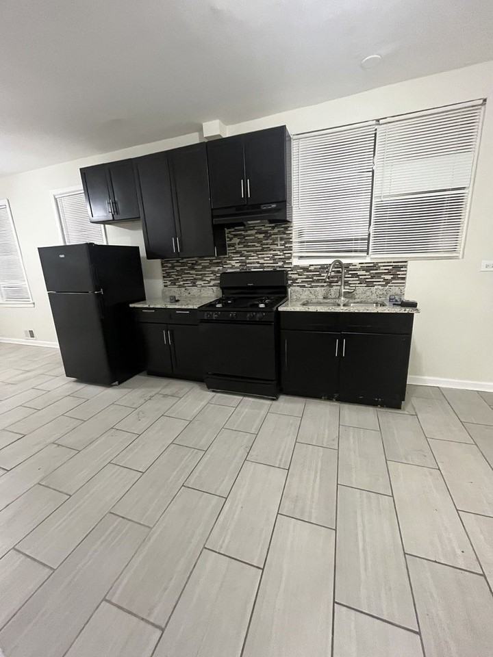 8253 S Brandon Ave Apt 1f #1F - Photo 2 of 6