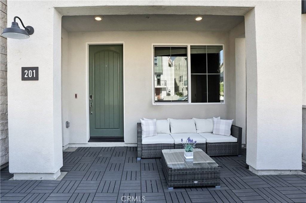 201 Juniper Dr - Photo 2 of 36