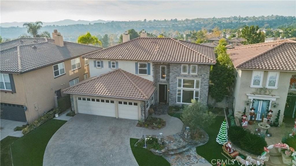 15 Ravensridge - Photo 3 of 38