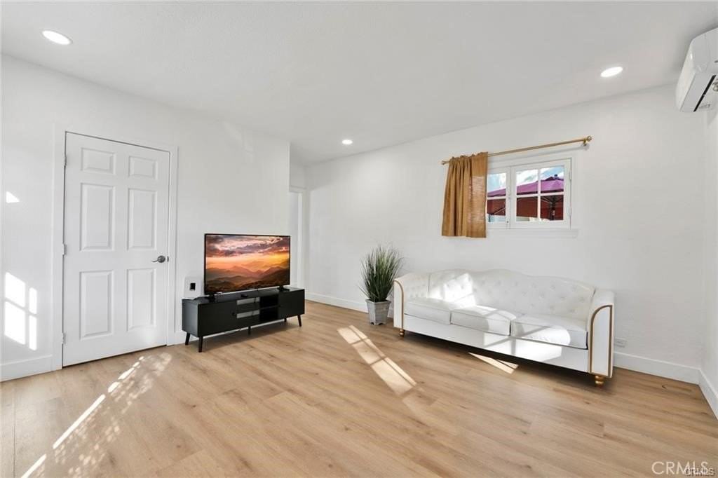 726 Meridian Ave - Photo 6 of 19