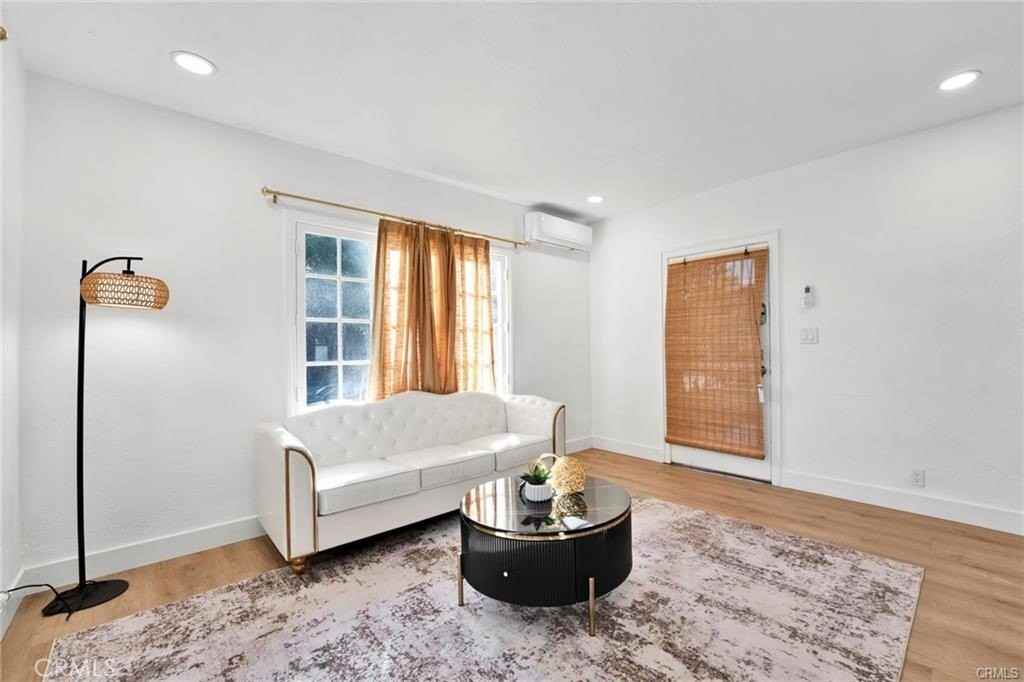 1002 Hope St - Photo 3 of 20