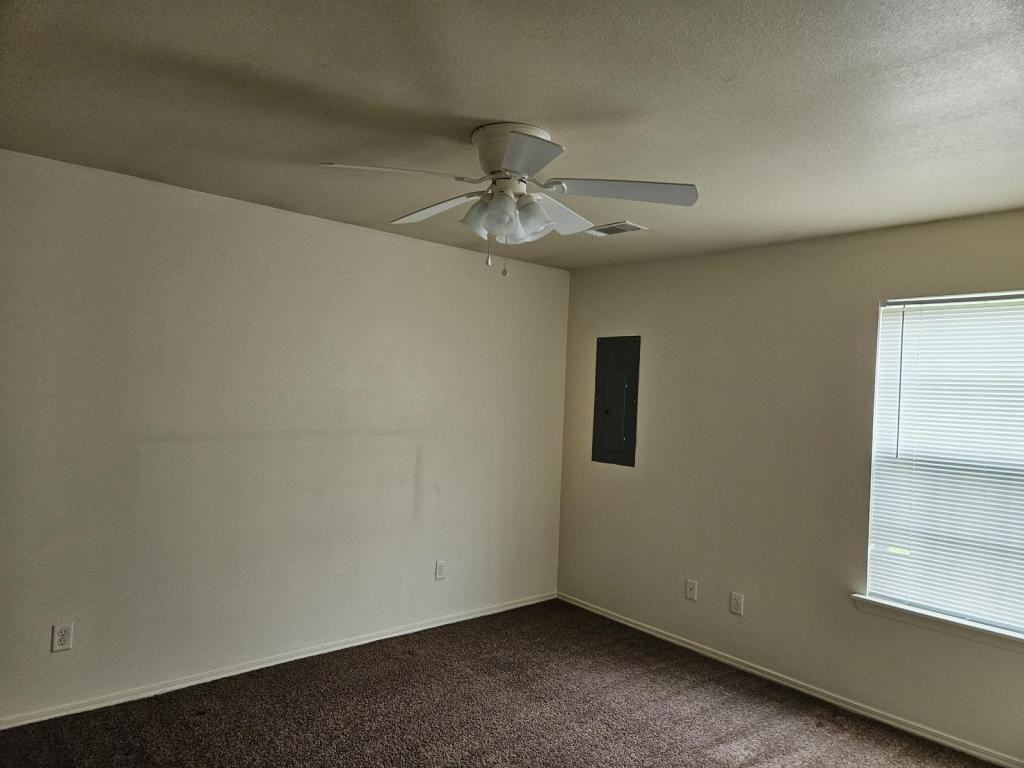 2301 Talladega St - Photo 5 of 9