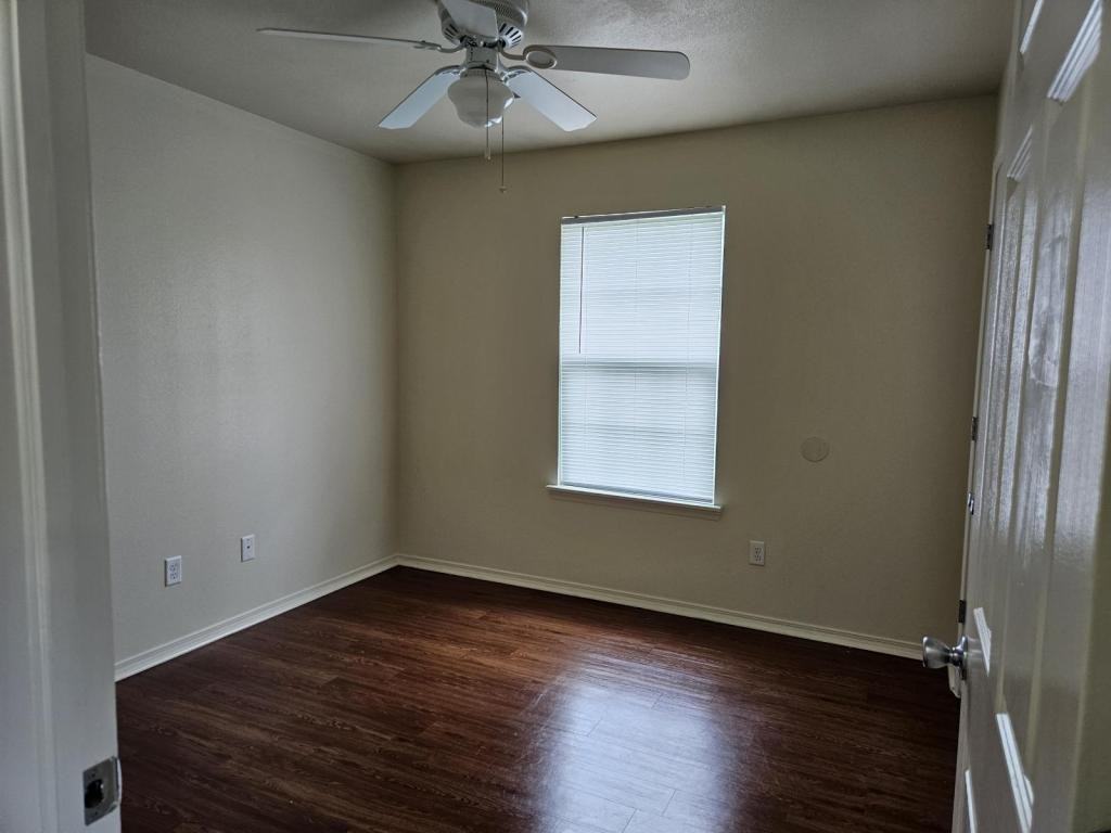 2301 Talladega St - Photo 7 of 9