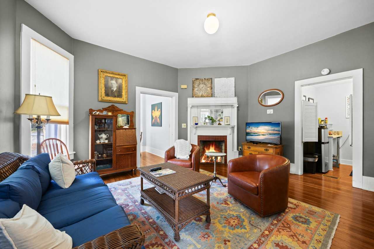 205 Se 7th St #1359090P - Photo 2 of 12