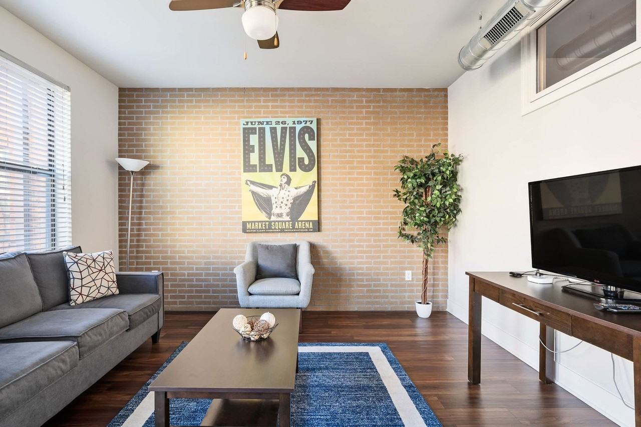 235 S Delaware St #1364142P - Photo 3 of 45