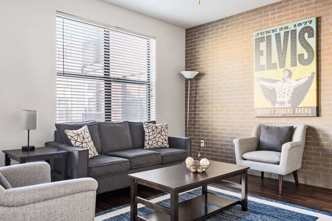 235 S Delaware St #1364142P - Photo 4 of 45