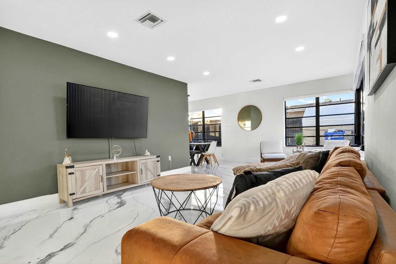 6540 Park St #1372331P - Photo 5 of 50