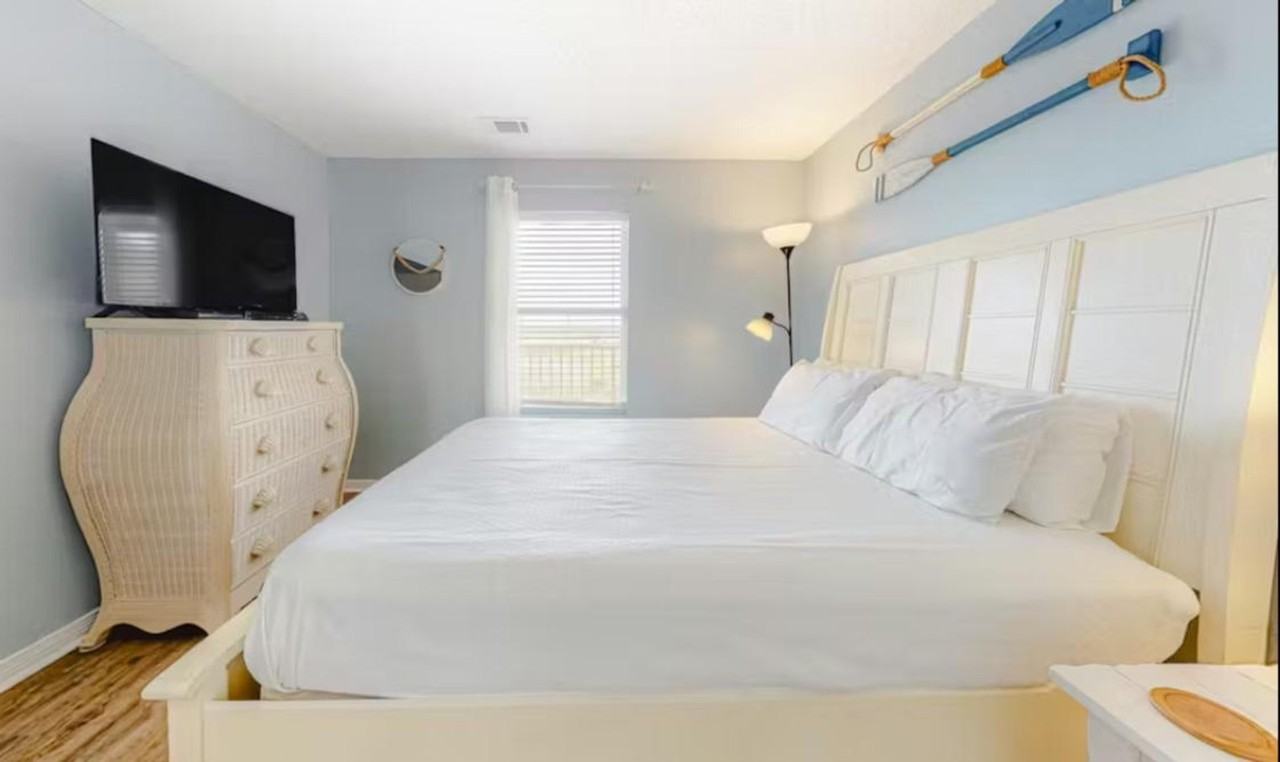 572 E Beach Blvd #1372727P - Photo 7 of 30