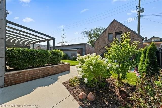 284 Eliot St - Photo 4 of 50