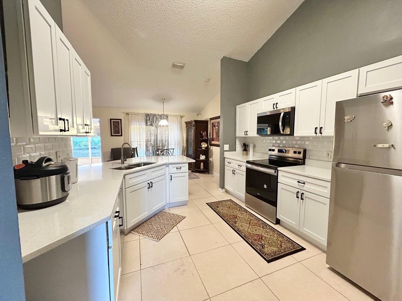 200 Dorado Ave Ne - Photo 2 of 11