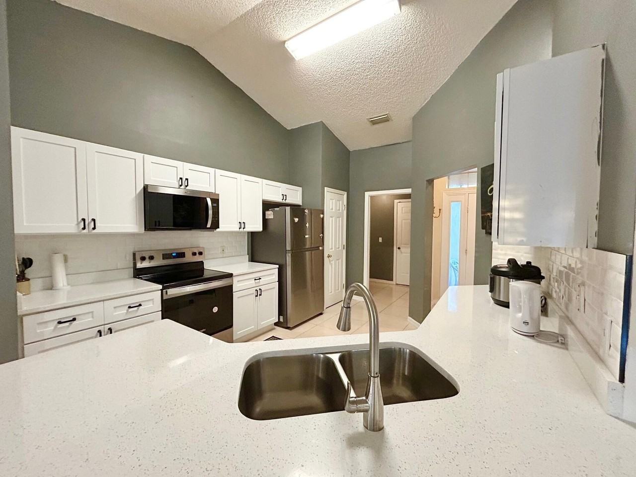 200 Dorado Ave Ne - Photo 5 of 11