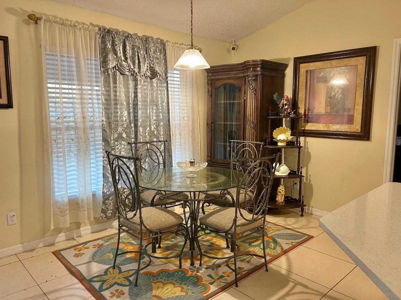 200 Dorado Ave Ne - Photo 6 of 11