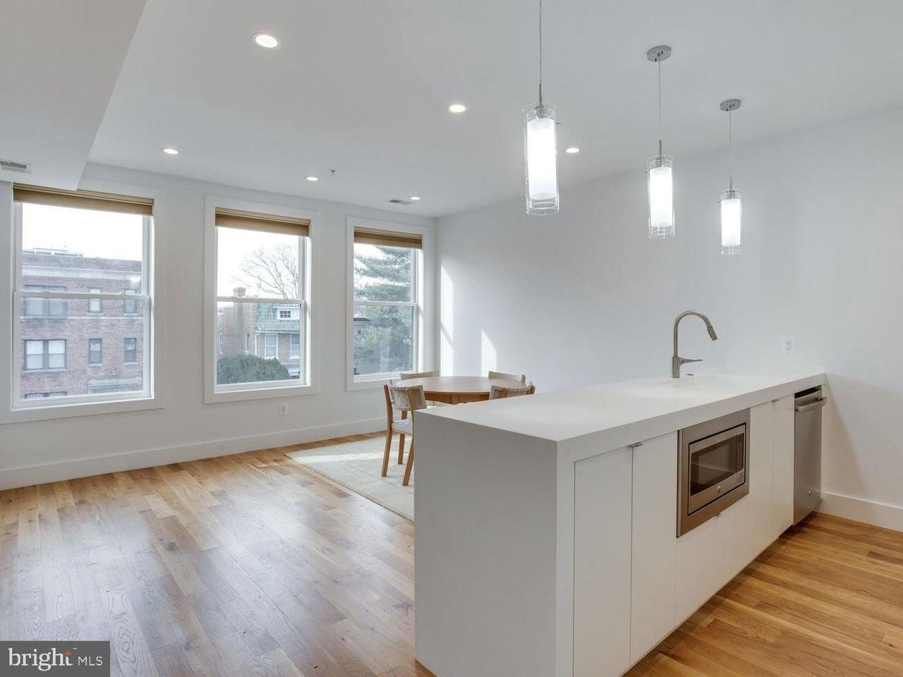 254 15th St Se Unit 4 #4 - Photo 3 of 23