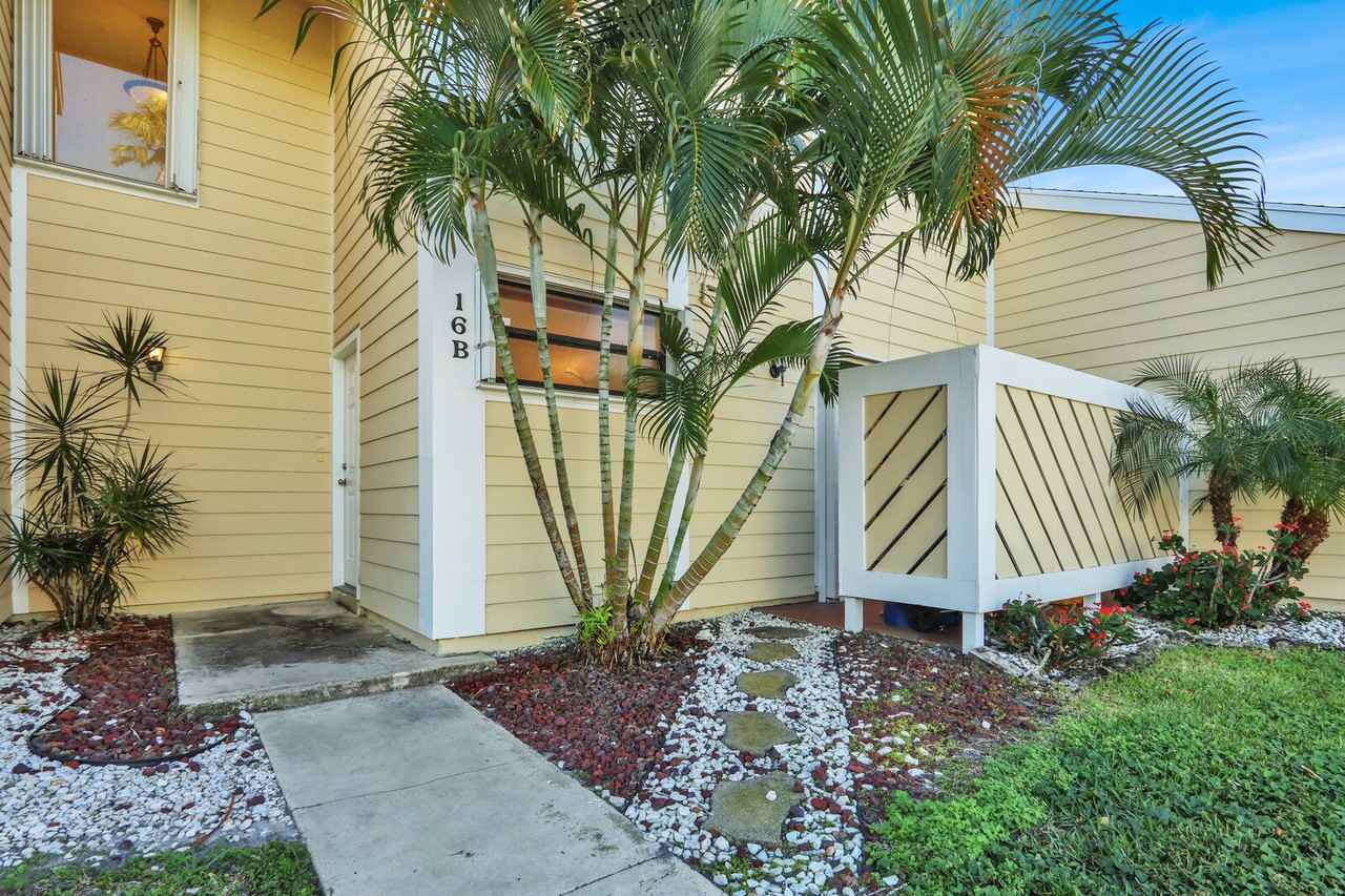 703 Stonewood Ct #16B - Photo 3 of 32