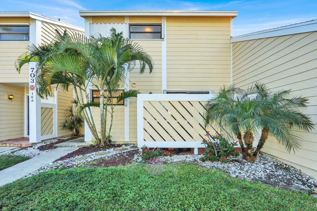 703 Stonewood Ct #16B - Photo 4 of 32