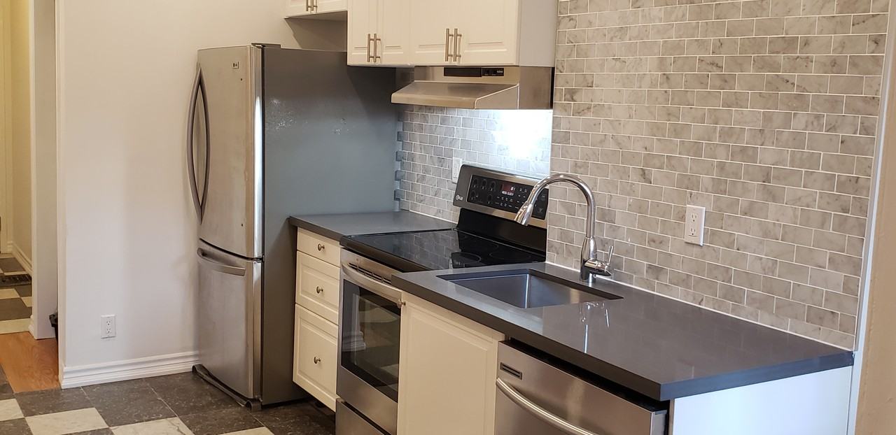 96 Uxbridge Avenue - Photo 3 of 27