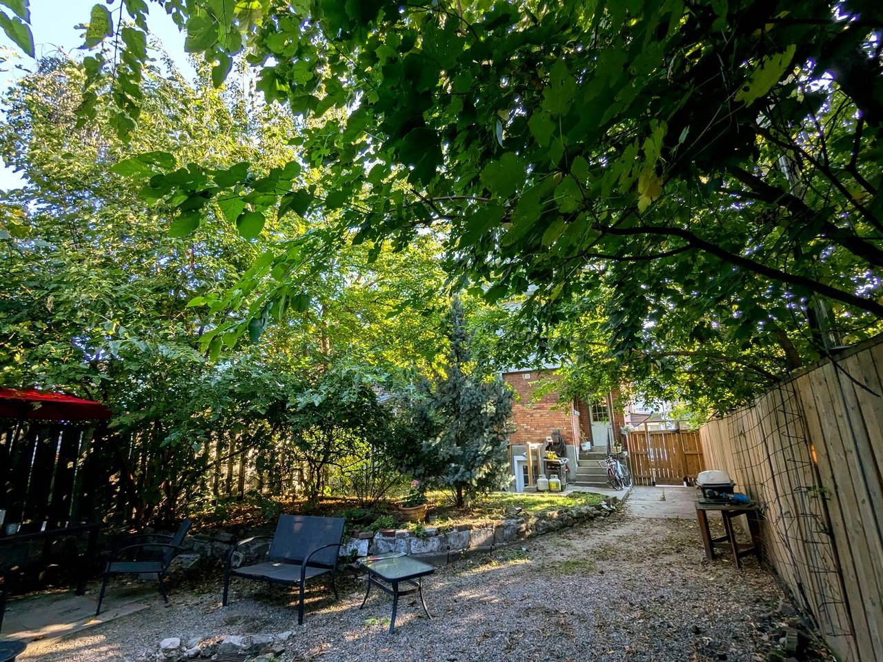 96 Uxbridge Avenue - Photo 2 of 27