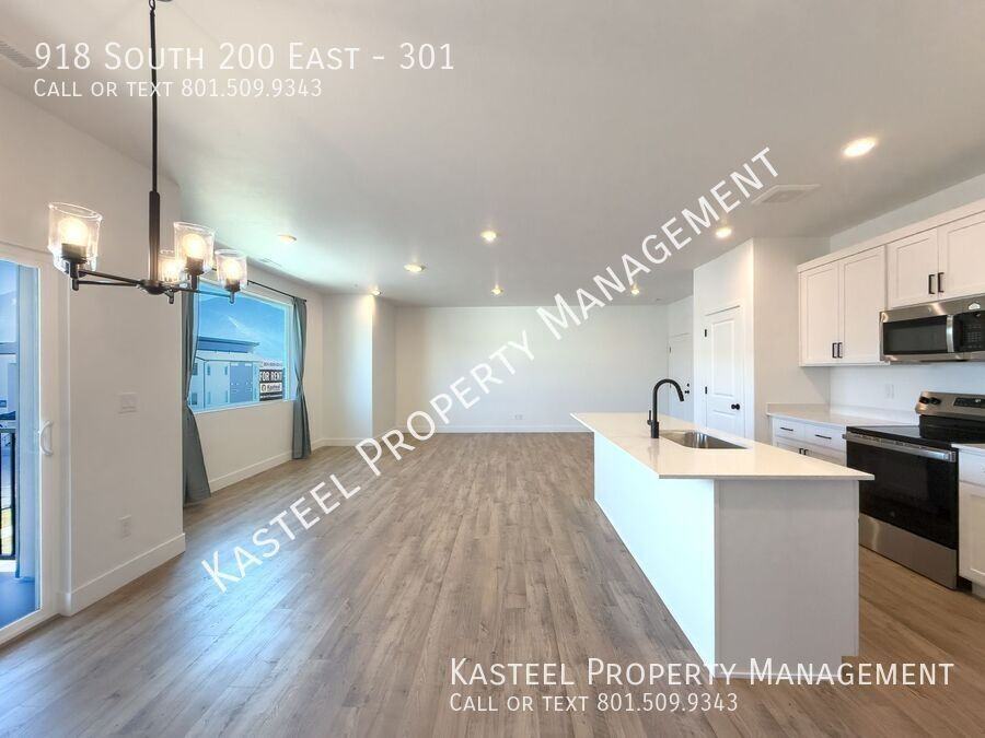 918 S 200 E #301 - Photo 3 of 23