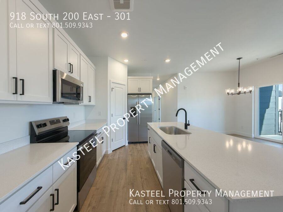 918 S 200 E #301 - Photo 4 of 23