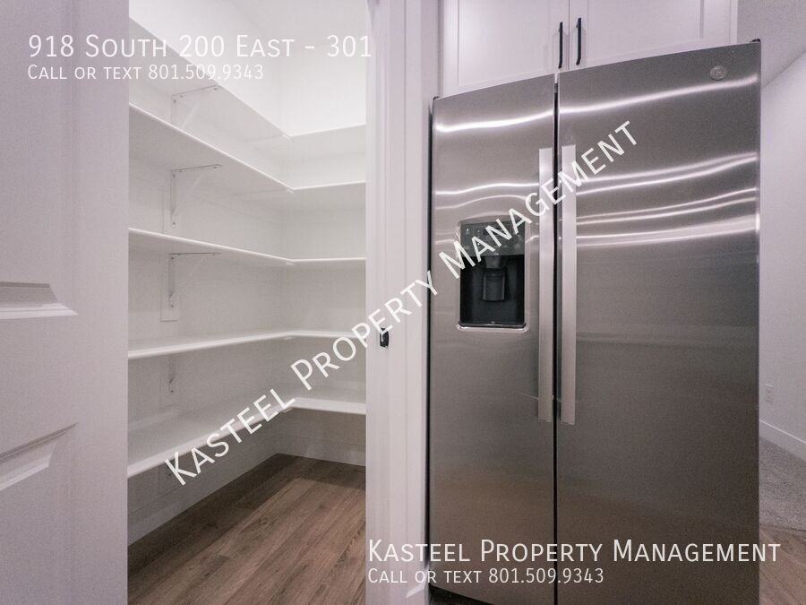 918 S 200 E #301 - Photo 5 of 23