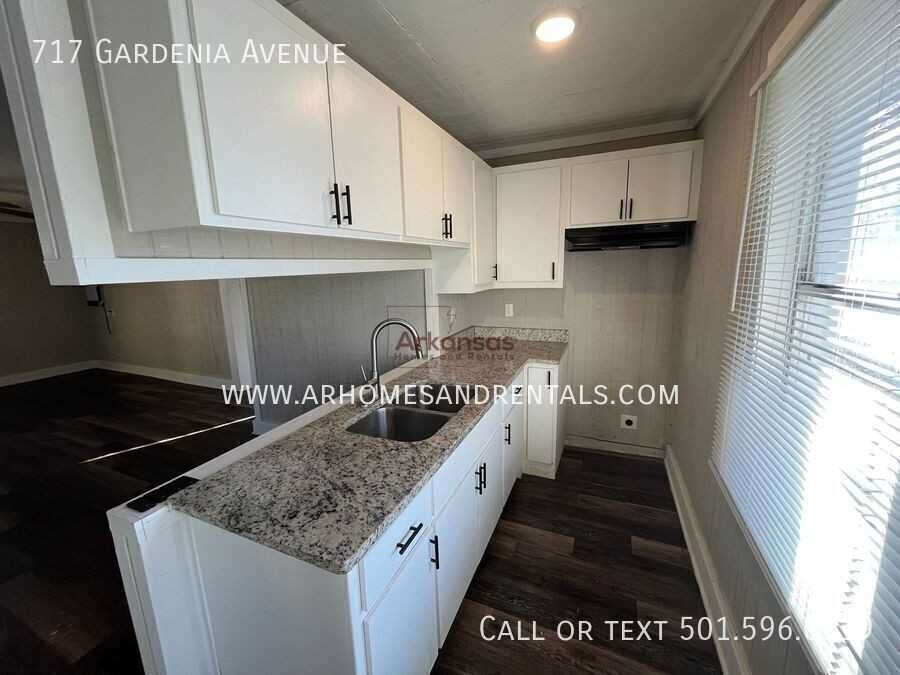 717 Gardenia Ave - Photo 5 of 10