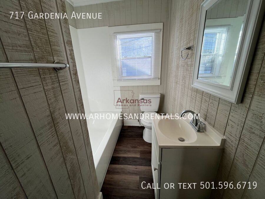 717 Gardenia Ave - Photo 7 of 10