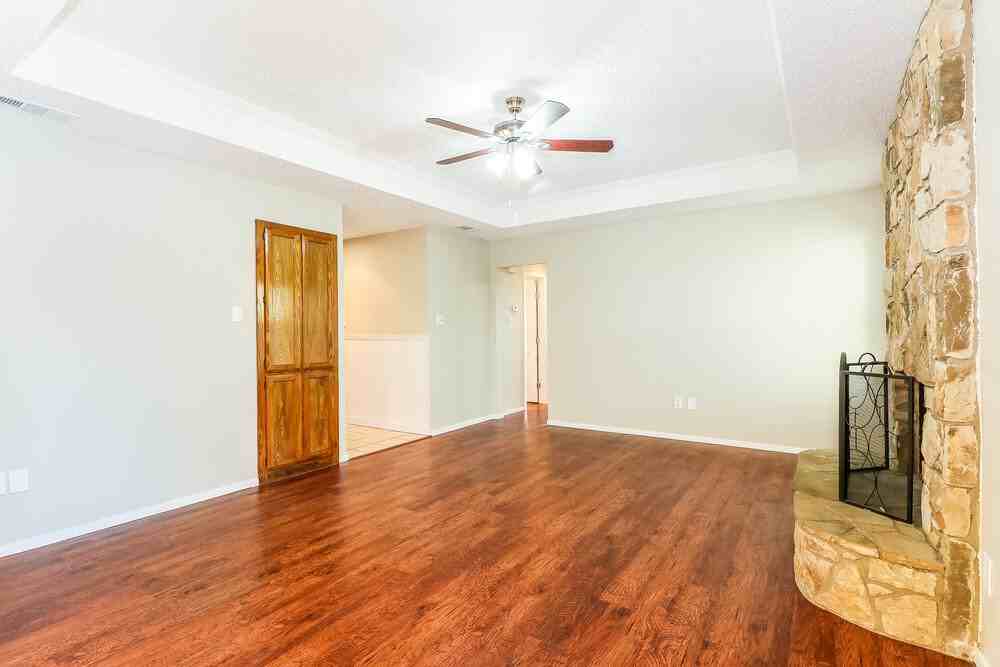 6214 Lotus Dr - Photo 2 of 16