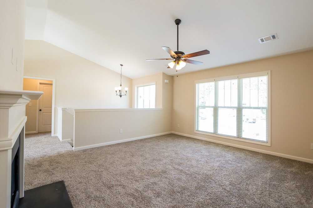 323 Trailside Dr - Photo 4 of 18