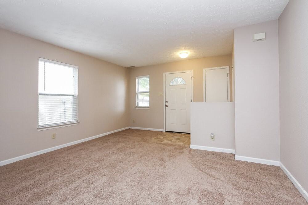 105 Winterwood Dr - Photo 2 of 15