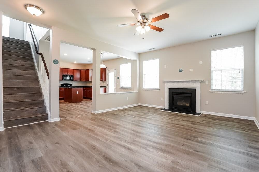 1304 Cathedral Rock Ct - Photo 4 of 17