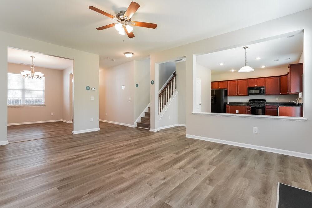 1304 Cathedral Rock Ct - Photo 5 of 17